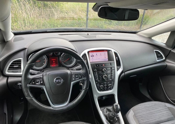 Opel Astra cena 35999 przebieg: 105000, rok produkcji 2014 z Czyżew małe 781